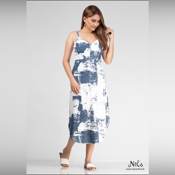 NILS Dresses & Skirts - Nils collections velvo madi dress. Size S